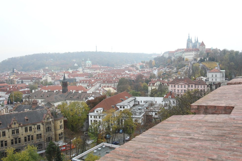 Výhled na Pražský hrad lze jen závidět