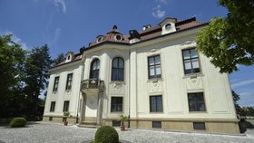 Kramářova vila je sídlem českých premiérů, přístupná je dvakrát do roka, a to ne celá.