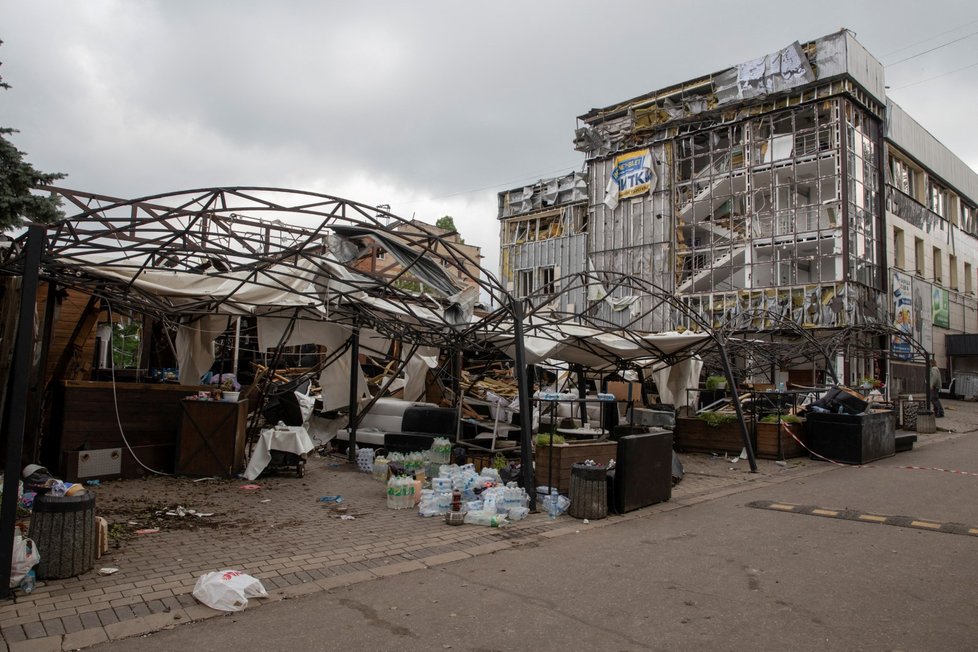 Pizzerie Ria zničená ruskou raketou Iskander v Kramatorsku (30. 6. 2023).