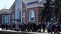 Nádraží v Kramatorsku na snímku z 13. března. Ze stanice odjíždějí evakuační vlaky na západ Ukrajiny