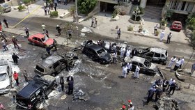 Nálož vybuchla ve chvíli, kdy Barakátův konvoj projížděl kolem vojenské akademie ve čtvrti Heliopolis.