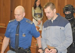 Krajský soud v Ostravě projednával v únoru 2023 obnovení procesu Petra Kramného (44). Ten byl odsouzen za vraždu své ženy Moniky (†36) a dcerky Klárky (†8)  na doživotí.