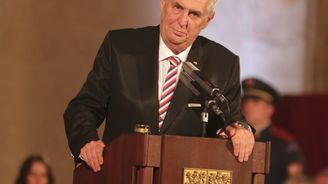 Prezident Zeman vede informační válku proti vlastní zemi