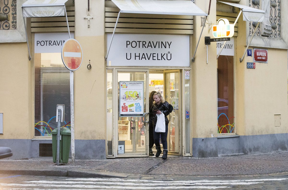 Hanka Krampolová si v obchodě kupovala alkohol.