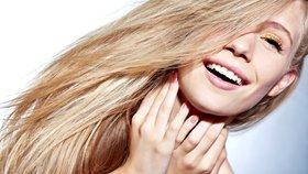 Vaše pokožka a vlasy mohou dostávat pořádně zabrat kvůli chemickým látkám obsaženým v kosmetických přípravcích.