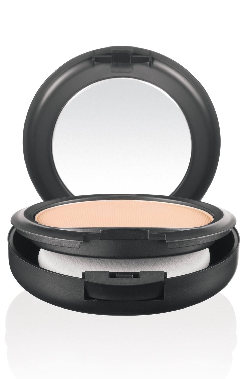 Kompaktní pudrový make-up Studio Fix Powder Plus Foundation, MAC, 780 Kč.