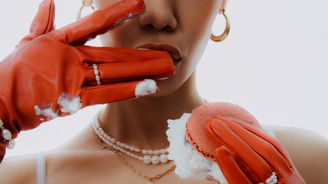 Společnost má na ženy nesplnitelné nároky. Řekněte F®CK IT a buďte konečně taková, jaká chcete Společnost má na ženy nesplnitelné nároky. Řekněte F®CK IT a buďte konečně taková, jaká chcete