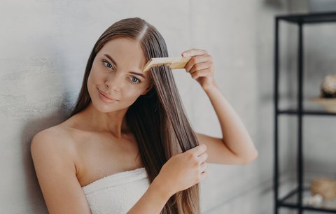 Toužíte po dlouhých vlasech? Sociální sítě zaplavil trend, který slibuje zázraky