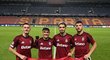 Kosovsko-albánská klika má v šatně převahu. Kosovsko-albánská klika má v šatně převahu.
