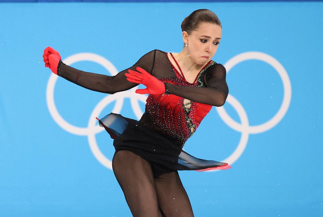 Ruská krasobruslařka Kamila Valijevová neustála na olympiádě tlak po dopingovém skandálu