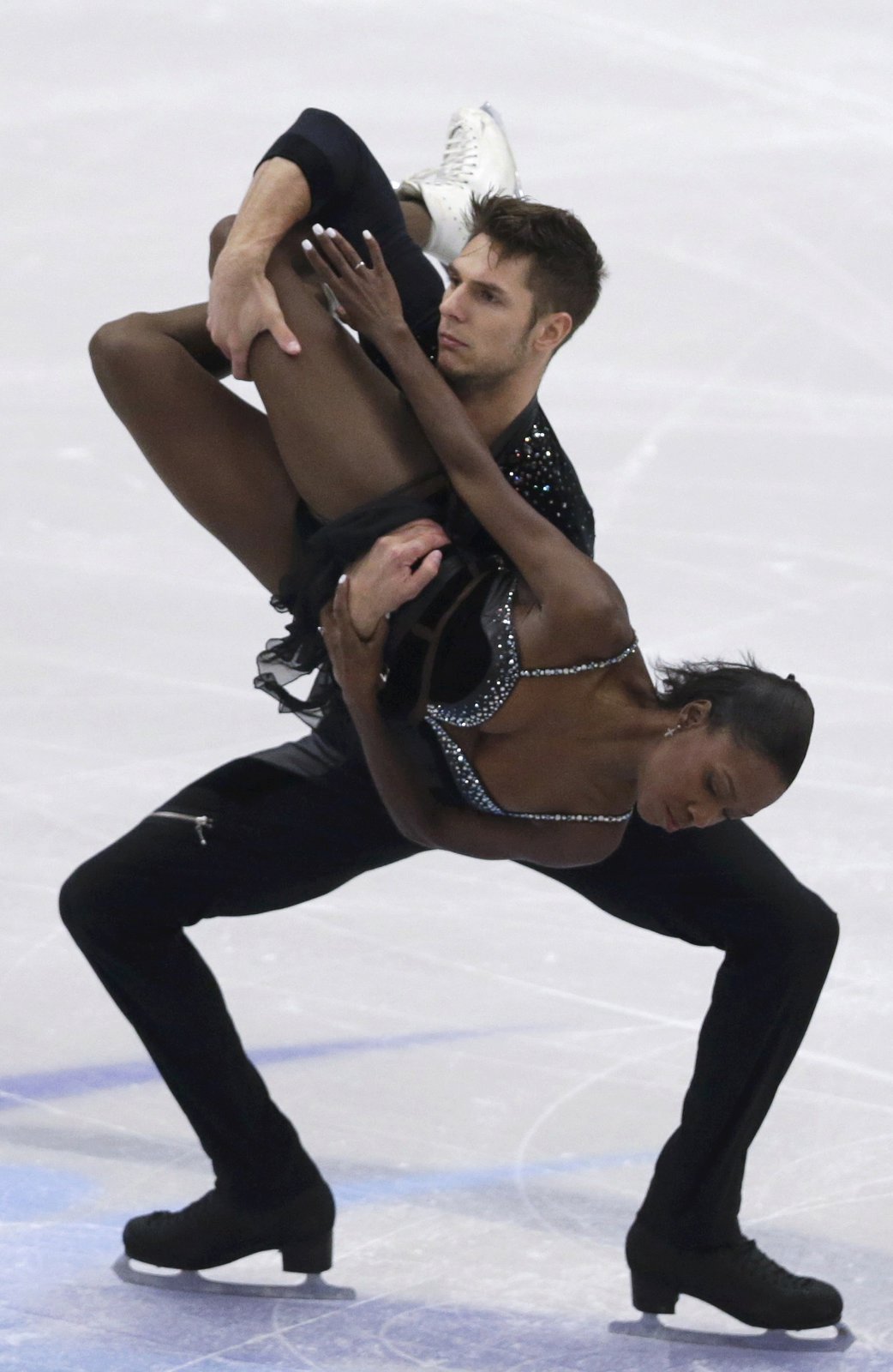 Vanessa Jamesová a Morgan Cipres dávají do krasobruslené srdce