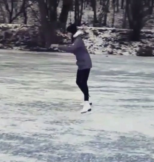 Gabriela Kratochvílová Lašková ukázala svoje bruslařské umění.