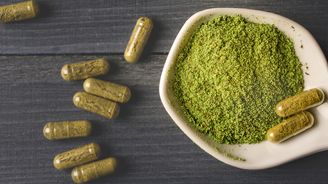 Konec liberální drogové politiky. Kratom bude hůře dostupný a výrazně zdraží, hrozí černý trh Konec liberální drogové politiky. Kratom bude hůře dostupný a výrazně zdraží, hrozí černý trh
