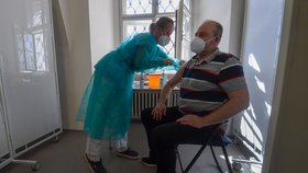 V zámku v Kravařích na Opavsku bylo otevřeno nové očkovací místo proti koronaviru (31. 3. 2021)