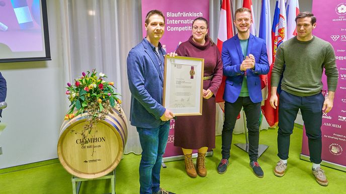 Vítězem klání věnovaného výhradně odrůdě frankovka se stalo víno z Rodinného vinařství Kraví hora. Vítězem klání věnovaného výhradně odrůdě frankovka se stalo víno z Rodinného vinařství Kraví hora.