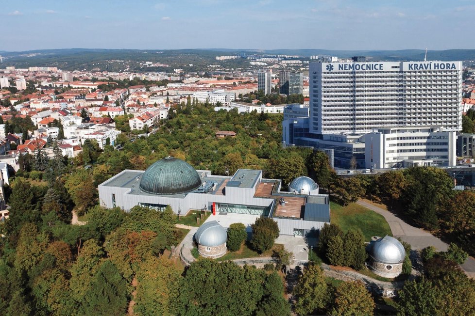 Místo, kde má na Kraví hoře stát nová městská nemocnice v Brně. Lidé jsou zděšení.