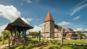 Krávy udupaly vědce nedaleko kostela svatého Vavřince ve vsi Guestling.