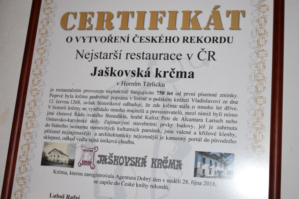 Certifikát Agentury Dobrý den Pelhřimov, který osvědčuje v České knize rekordů stáří Jaškovské krčmy.