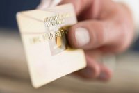 Půjčka skrytá v plastové kartičce: Jak zacházet s kreditkou, abyste nepřišli na mizinu?