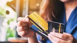 Vše, co byste měli (a možná jste i chtěli) vědět o platebních kartách 