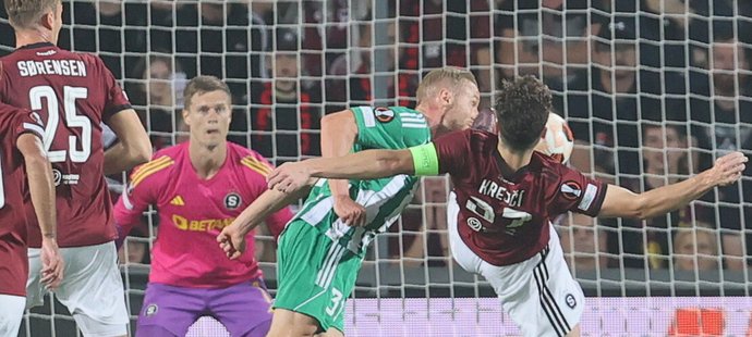 ONLINE: Sparta - Limassol 0:1. Krejčí fauloval, penaltu proměnil Kokorin