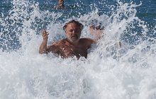 Upír na Krétě: Po svatbě řádil ve vlnách!
