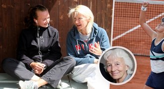 Paní Novotná si píše s Krejčíkovou po každém zápase: Janička tam shora Báru řídí! Paní Novotná si píše s Krejčíkovou po každém zápase: Janička tam shora Báru řídí!