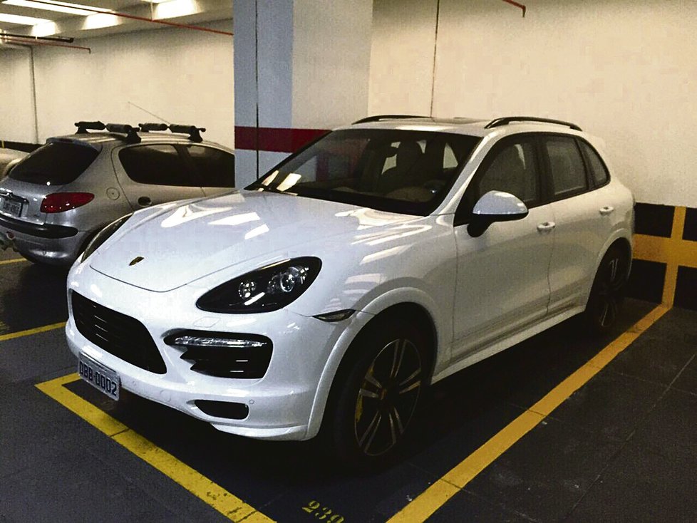 Porsche Cayenne (tunning Gemballa). Zákl. cena: 1,4 milionu Kč