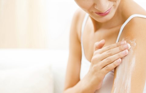 Test tělových mlék, másel a olejů: Které teď zachrání vaši pokožku?