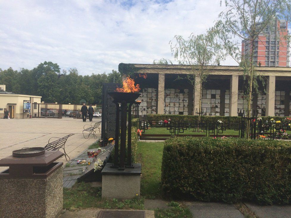 Krematorium Strašnice a jeho hřbitov.