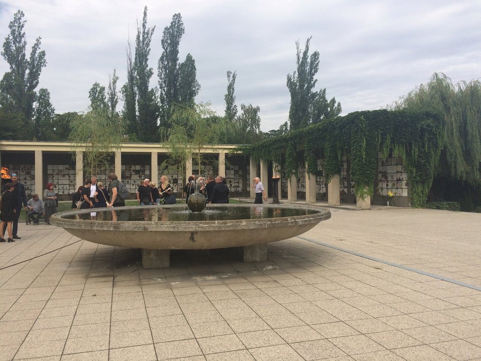 Krematorium Strašnice a jeho hřbitov