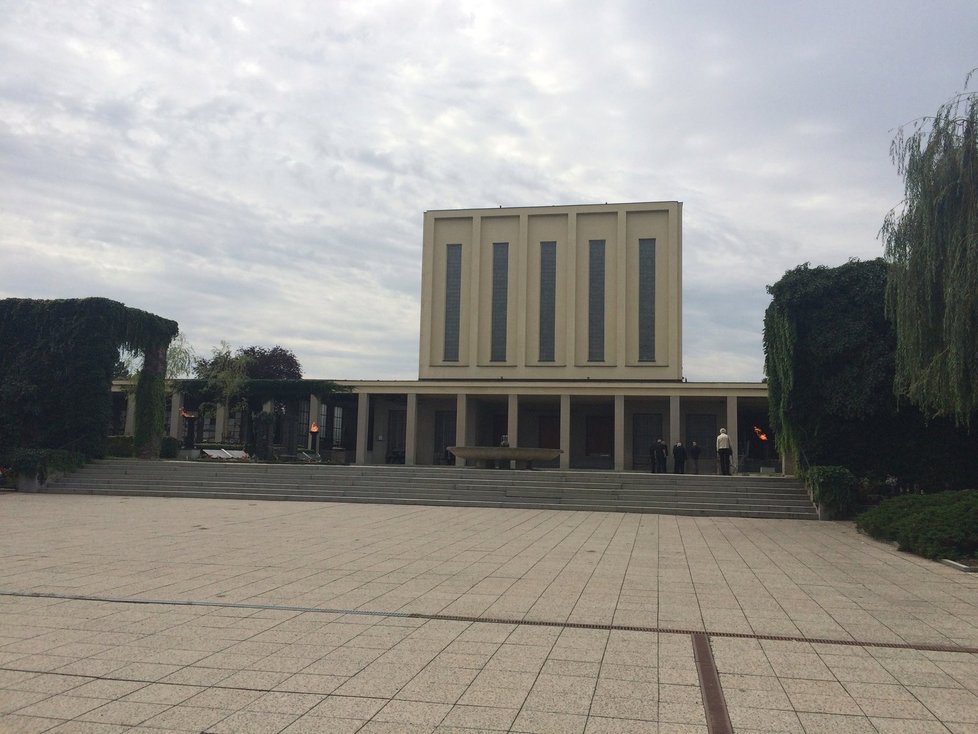 Krematorium Strašnice a jeho hřbitov