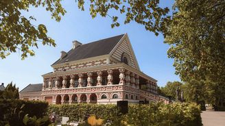 Smíchov, Chobotnice i krematorium Spalovače mrtvol. V Mánesu se ukazují perly architektury