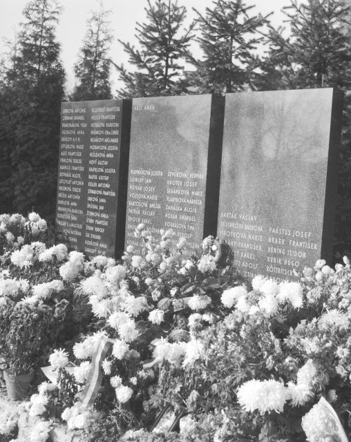 První pohřeb žehem provedlo krematorium Strašnice 4. dubna roku 1932.