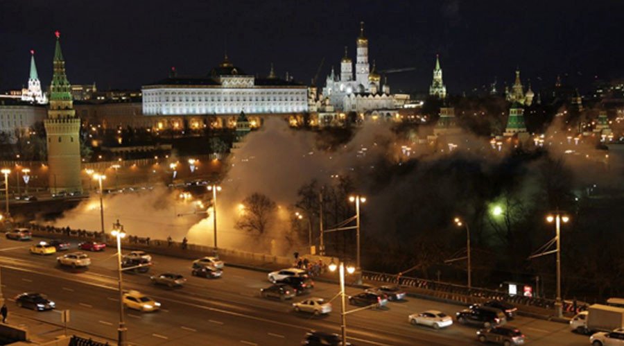 Kreml v plamenech? Ne, to jen prasklo potrubí.
