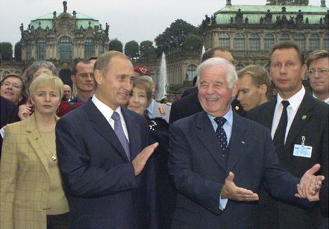 2001: Prezident Vladimir Putin na návštěvě Drážďan, v pozadí bodyguard Viktor Zolotov