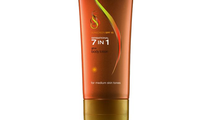 Rozjasňující samoopalovací tělové mléko 7v1 Skin So Soft Satin Glow, Avon, 229 Kč