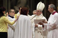 Hlava katolické církve pokřtila první Češku v novodobé historii: Atmosféra byla mysteriózní, říká Taťána (49)