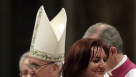 Papež nedávno pokřtil Češku Taťánu.