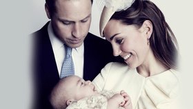 Oficiální portrét Prince George s rodiči pořídil hollywoodský fotograf jason Bell