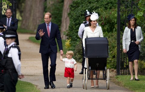 Kate a William dnes pokřtili princeznu Charlotte. Dočkala se Pippa své role kmotry?