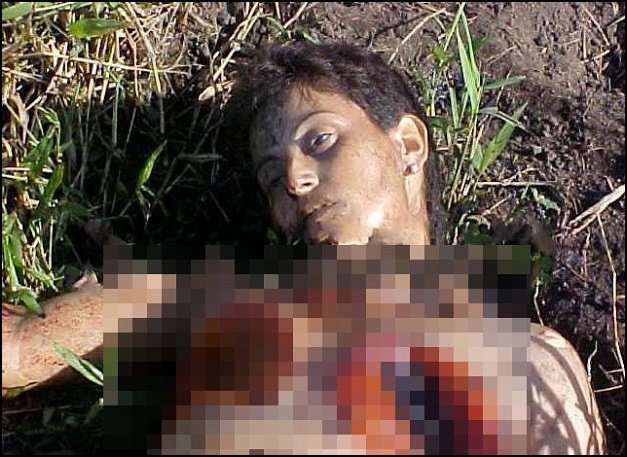 Islamisté tuto křesťanskou dívku unesli a znásilnili. Pak jí uřezali prsa.