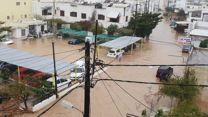 Následky opakovaných letošních záplav na Krétě