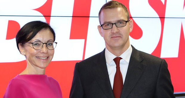 Daniel Křetínský (vpravo) je novým majitelem společnosti, která vydává deník Blesk.