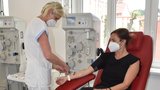 Nemocnice akutně potřebují krev! Pravidelné dárce blokuje covid: Janu zastavilo očkování