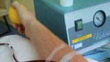 Chybí krev: Nemocnice v Plzni láká dárce na soutěž o televizor