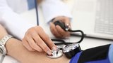 Covid a vysoký krevní tlak: Experti prozradili, v jakém momentě hrozí zvýšené riziko těžkého průběhu