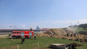 Požár kravína v Krhanicích na Benešovsku. (20.8.2023)
