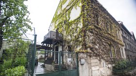 Kriminalisté z Brandýsa nad Labem u jednašedesátiletého muže zajistili hotový arzenál zbraní.