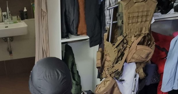 Kriminalisté zadrželi zloděje v zahrádkářské kolonii v Praze 9, kde se ukrýval